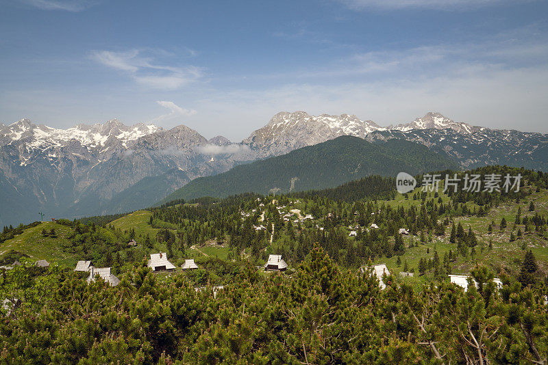 Velika planina，欧洲斯洛文尼亚的大牧场高原，有许多小屋